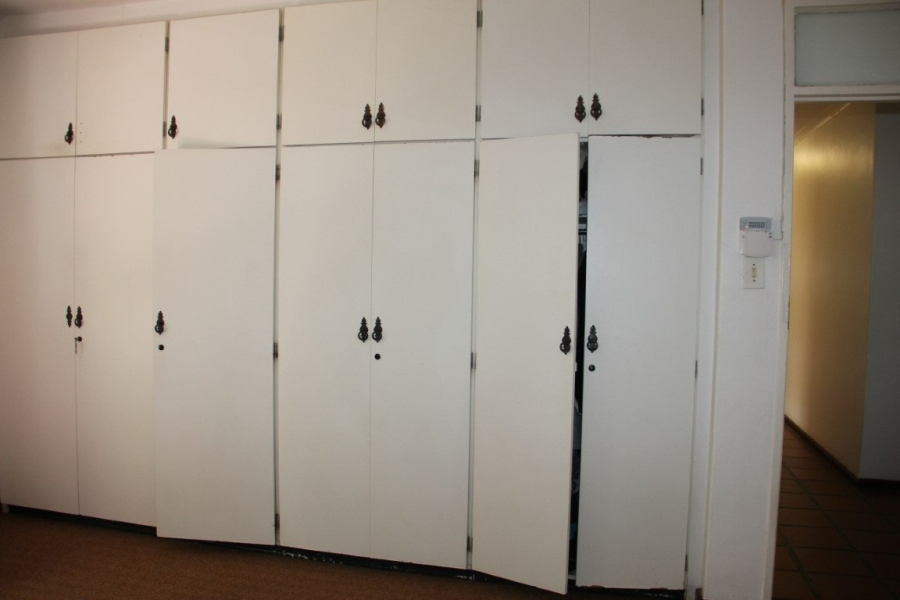 To Let 3 Bedroom Property for Rent in Golden Acre Western Cape
